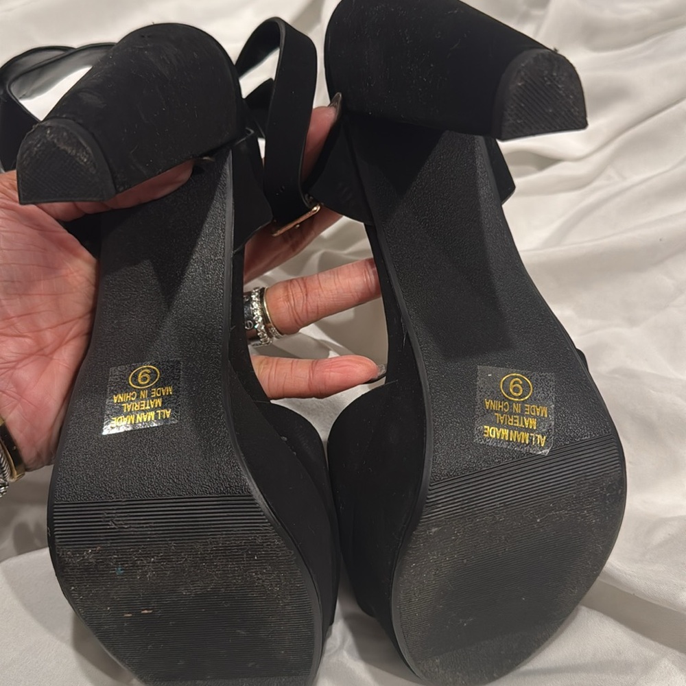 BLACK HEELS - Picture 6 of 10